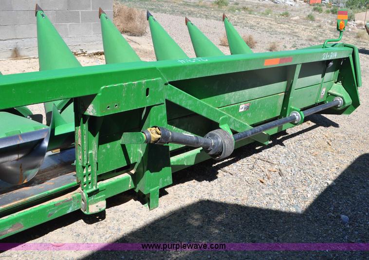 image for item G6482 2011 John Deere 612C corn head