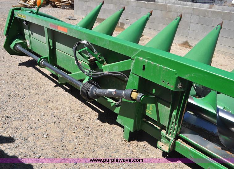 image for item G6482 2011 John Deere 612C corn head