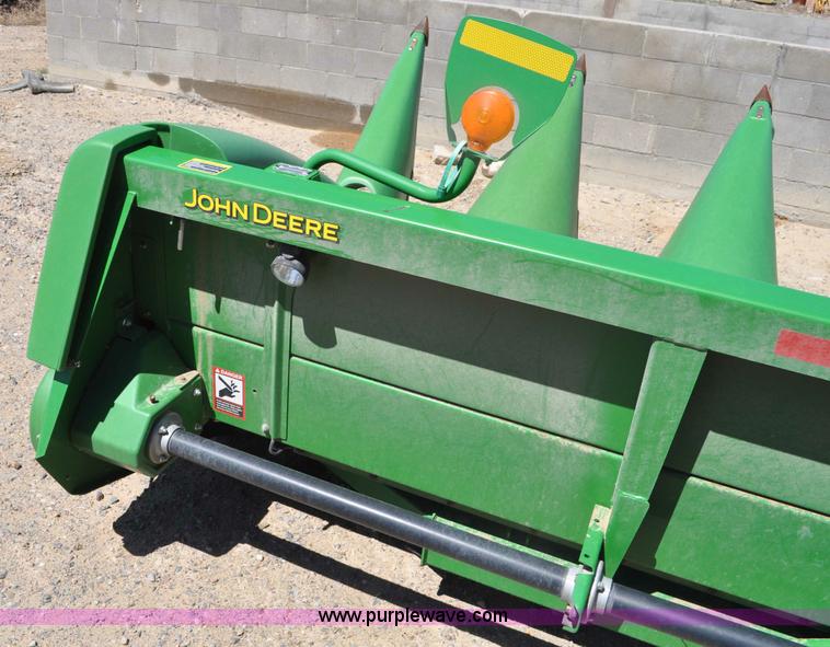 image for item G6482 2011 John Deere 612C corn head