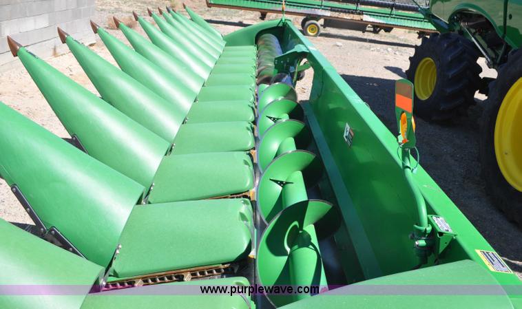image for item G6482 2011 John Deere 612C corn head