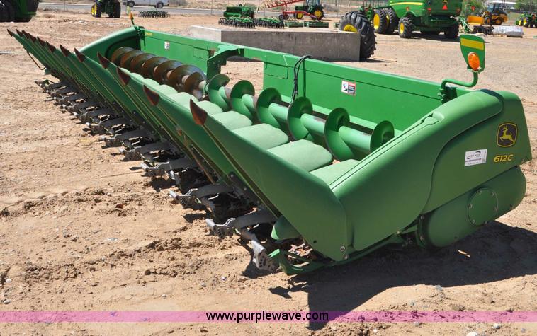 image for item G6483 2009 John Deere 612C corn head