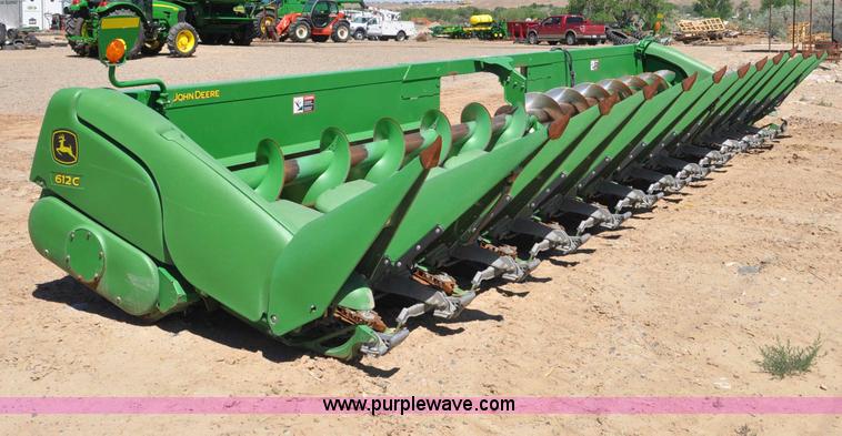 image for item G6483 2009 John Deere 612C corn head