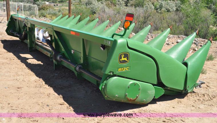 image for item G6483 2009 John Deere 612C corn head