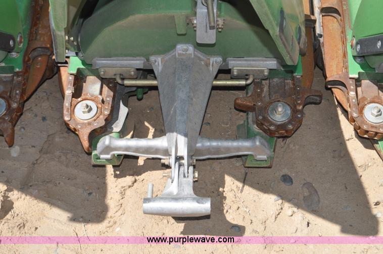image for item G6483 2009 John Deere 612C corn head