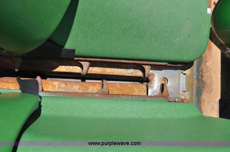 image for item G6483 2009 John Deere 612C corn head