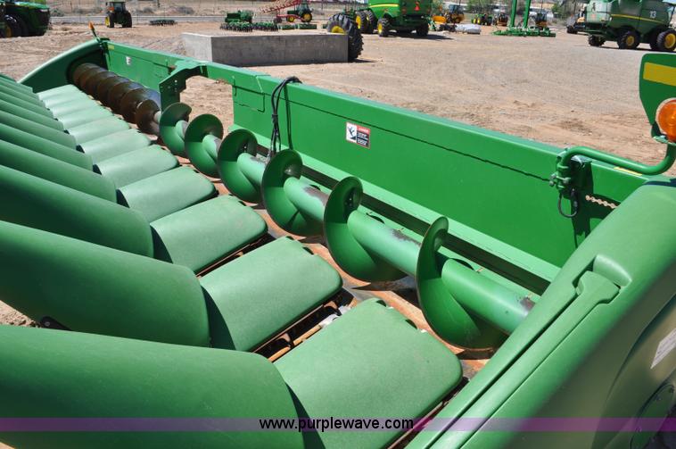 image for item G6483 2009 John Deere 612C corn head