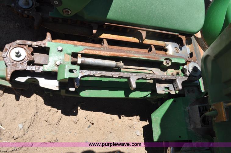 image for item G6483 2009 John Deere 612C corn head