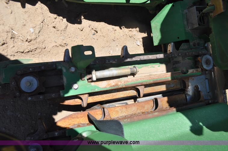image for item G6483 2009 John Deere 612C corn head