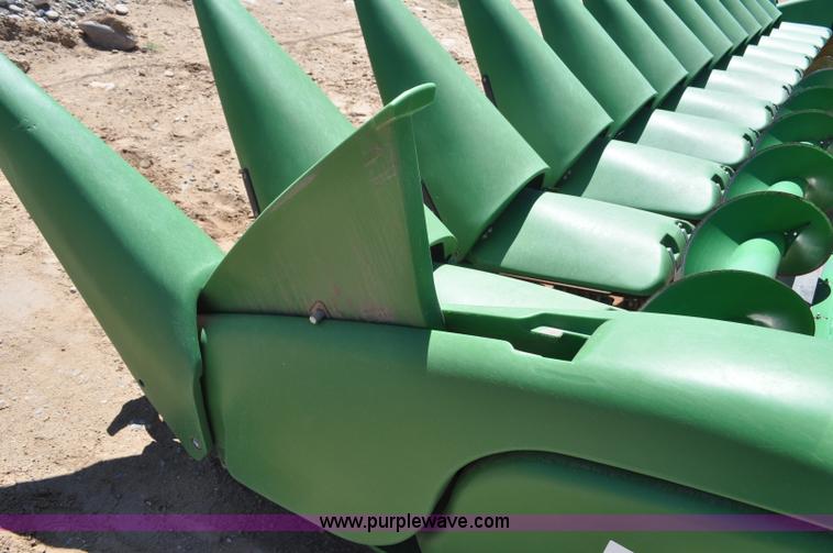 image for item G6483 2009 John Deere 612C corn head