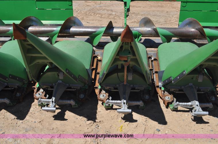 image for item G6483 2009 John Deere 612C corn head