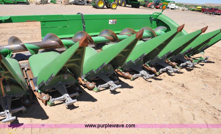 image for item G6483 2009 John Deere 612C corn head