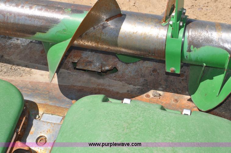 image for item G6483 2009 John Deere 612C corn head