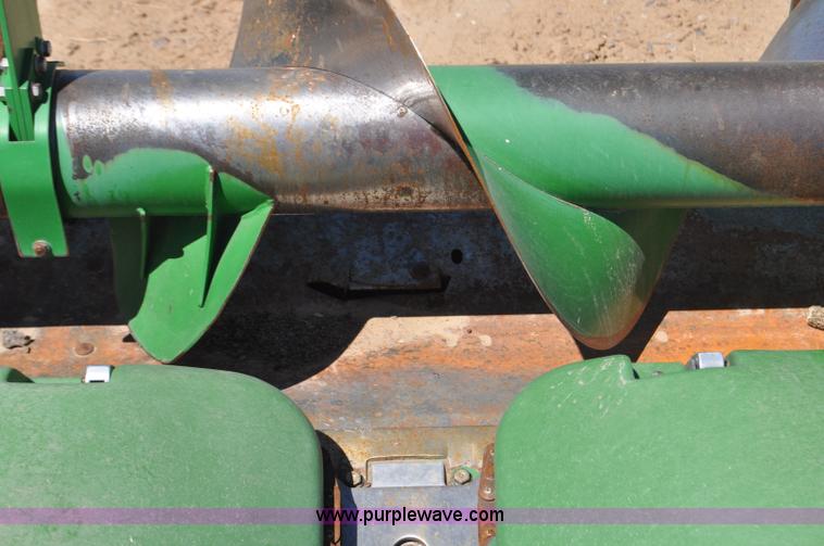 image for item G6483 2009 John Deere 612C corn head