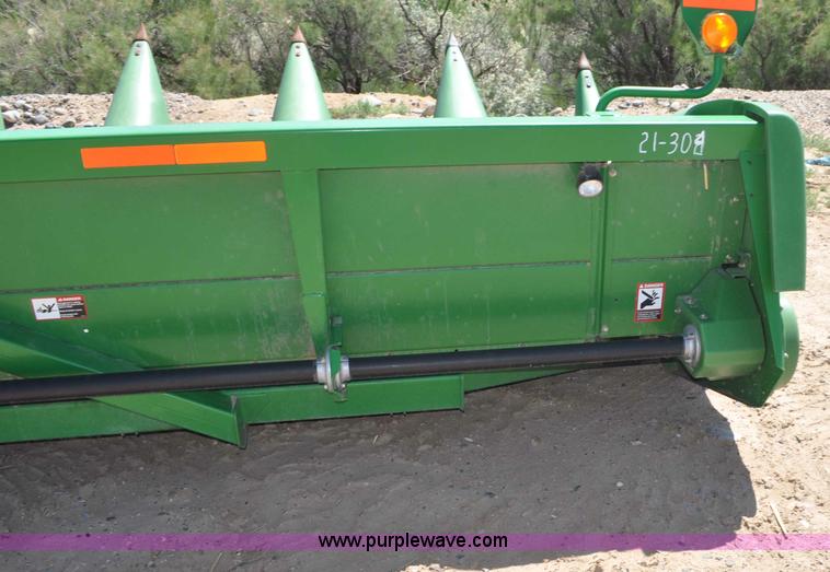 image for item G6483 2009 John Deere 612C corn head