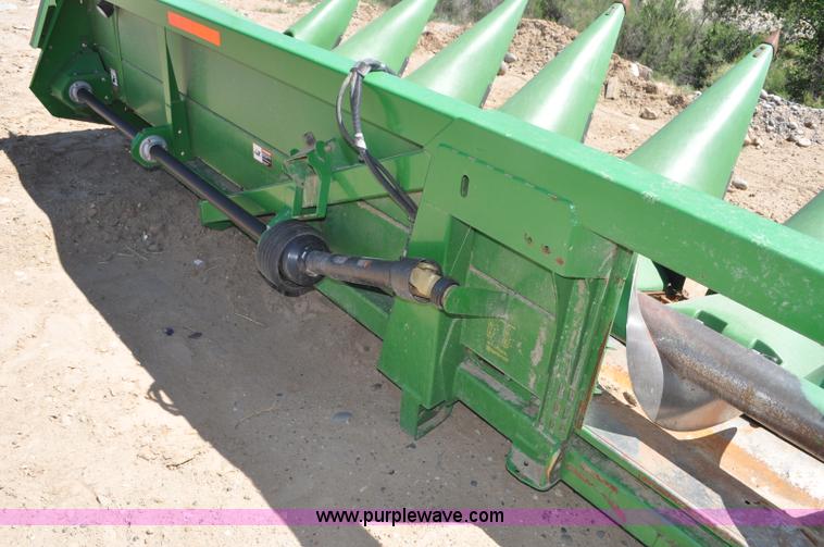 image for item G6483 2009 John Deere 612C corn head