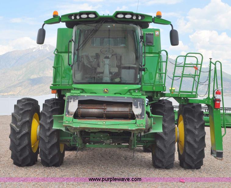 image for item G6484 2012 John Deere S670 combine