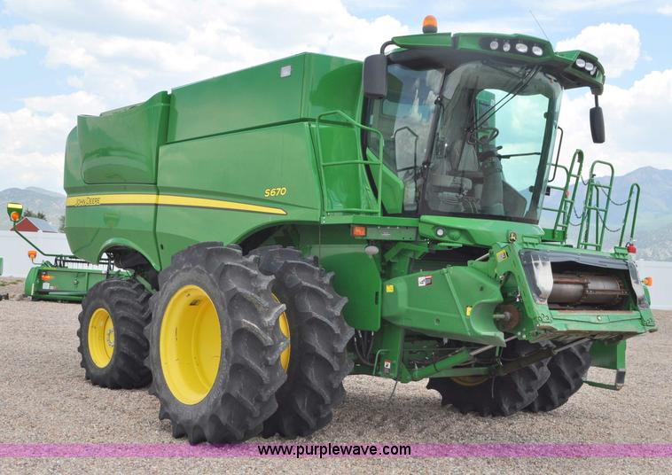 image for item G6484 2012 John Deere S670 combine