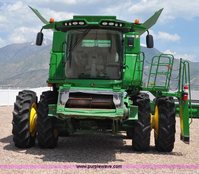 image for item G6484 2012 John Deere S670 combine