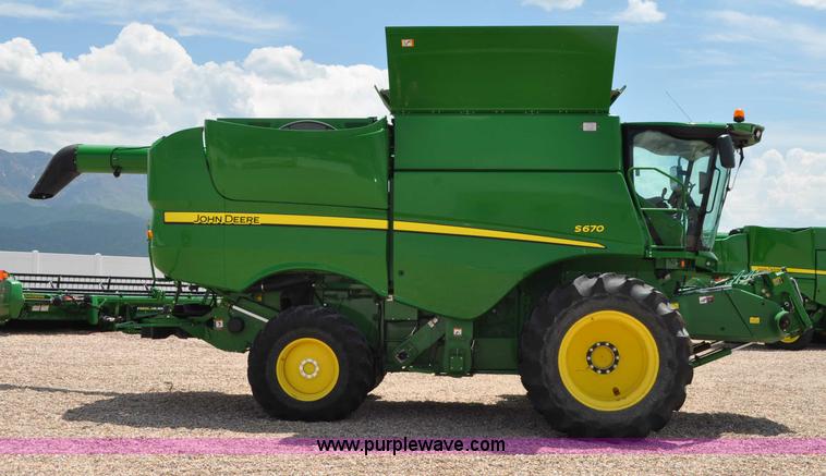 image for item G6484 2012 John Deere S670 combine