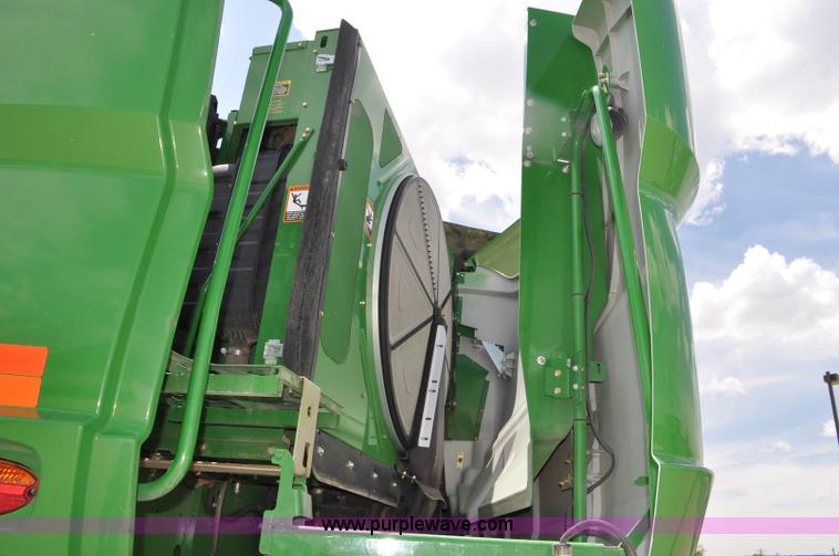 image for item G6484 2012 John Deere S670 combine