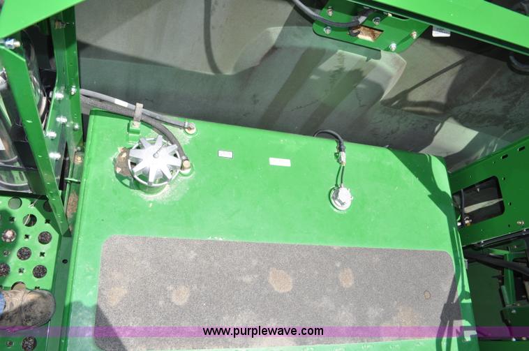 image for item G6484 2012 John Deere S670 combine