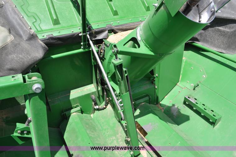 image for item G6484 2012 John Deere S670 combine