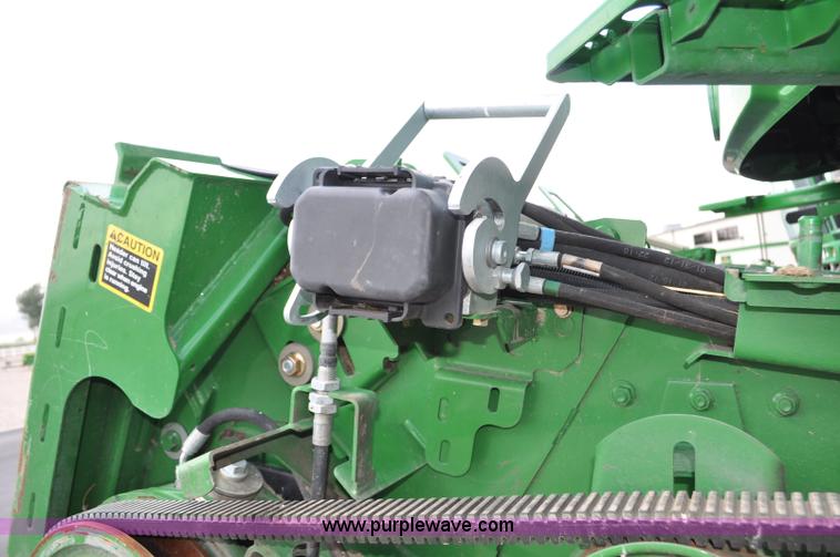 image for item G6484 2012 John Deere S670 combine