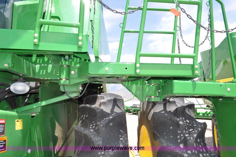 image for item G6484 2012 John Deere S670 combine