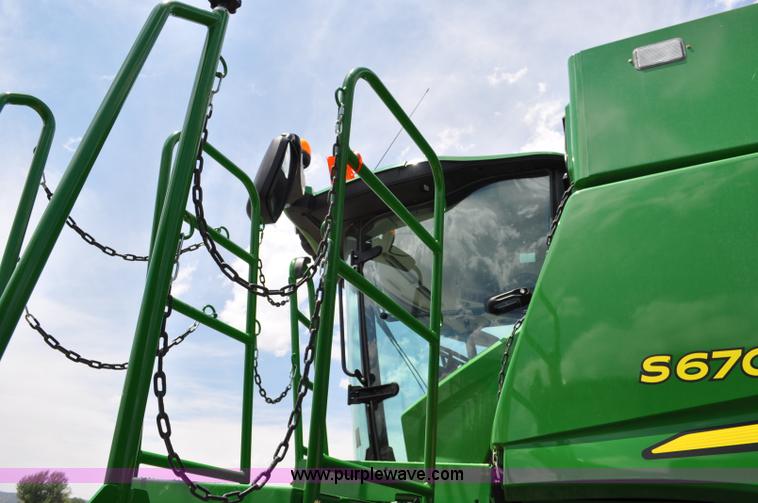 image for item G6484 2012 John Deere S670 combine