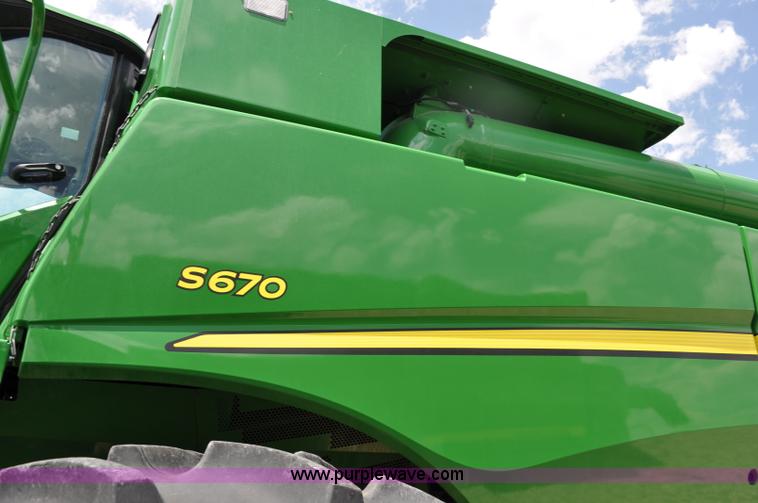 image for item G6484 2012 John Deere S670 combine