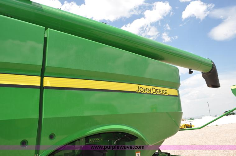 image for item G6484 2012 John Deere S670 combine