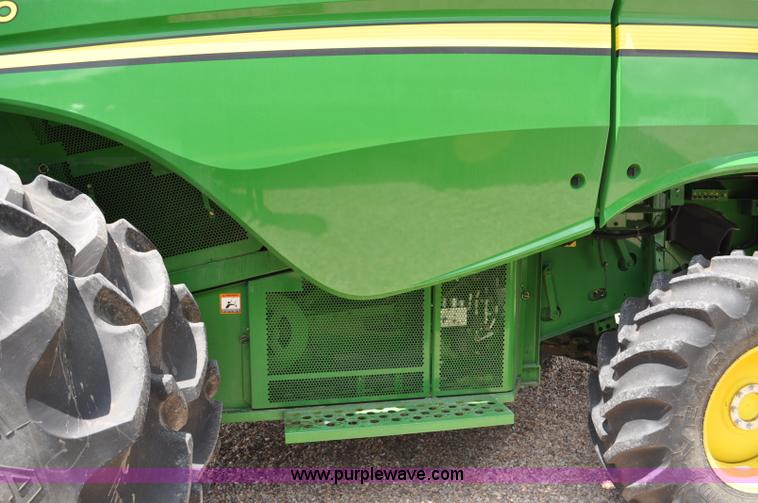 image for item G6484 2012 John Deere S670 combine