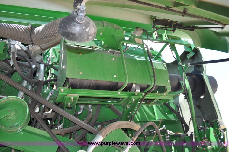 image for item G6484 2012 John Deere S670 combine