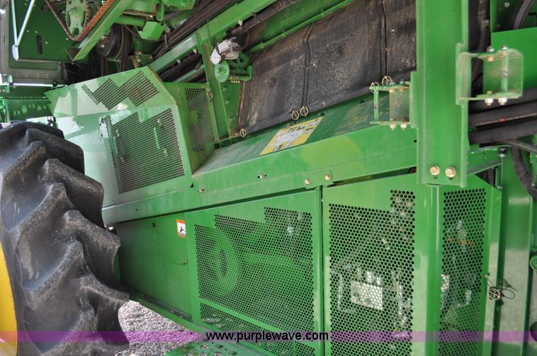 image for item G6484 2012 John Deere S670 combine