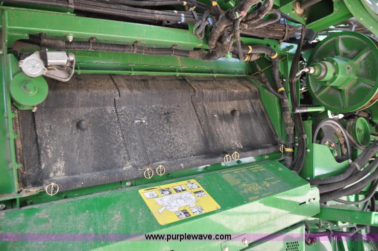 image for item G6484 2012 John Deere S670 combine