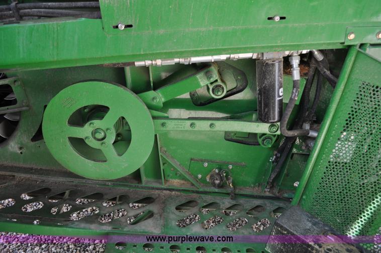 image for item G6484 2012 John Deere S670 combine