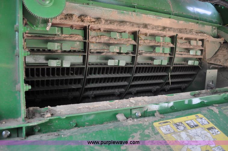 image for item G6484 2012 John Deere S670 combine