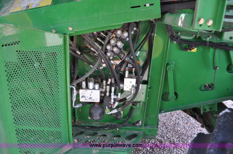 image for item G6484 2012 John Deere S670 combine