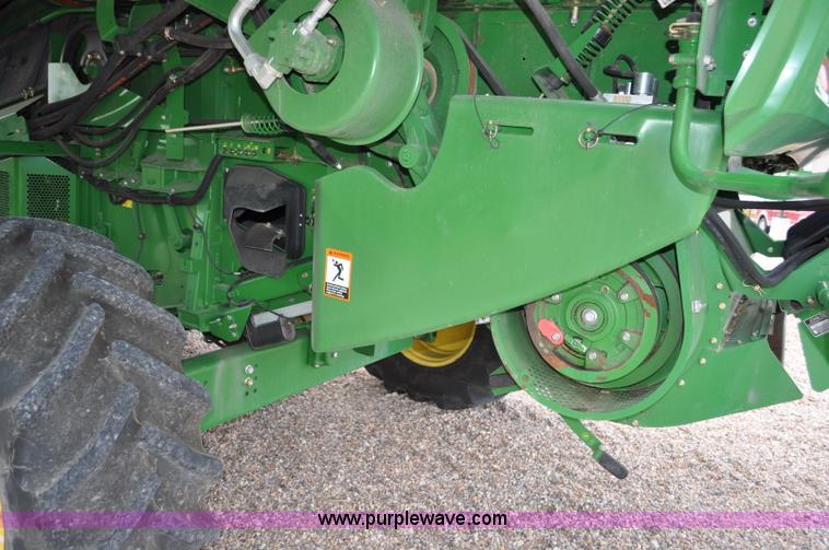 image for item G6484 2012 John Deere S670 combine