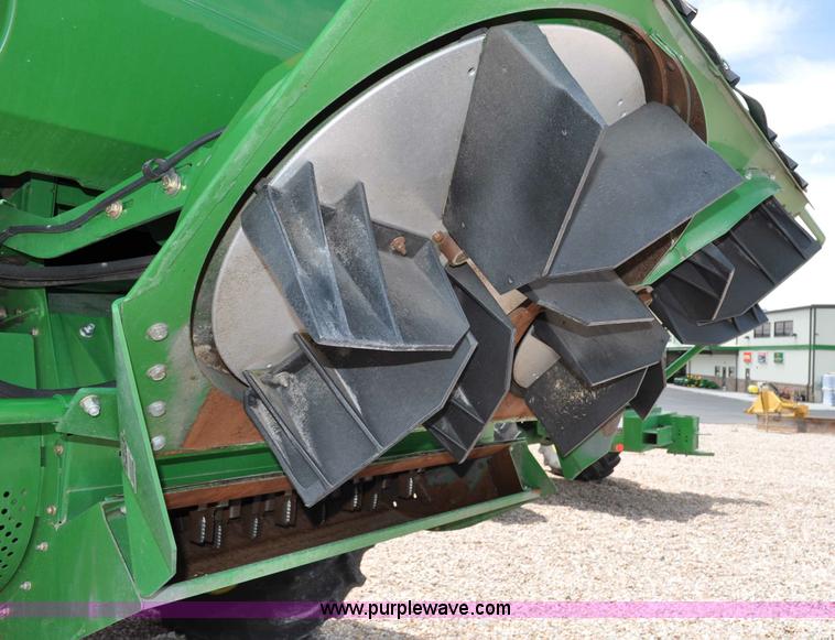 image for item G6484 2012 John Deere S670 combine