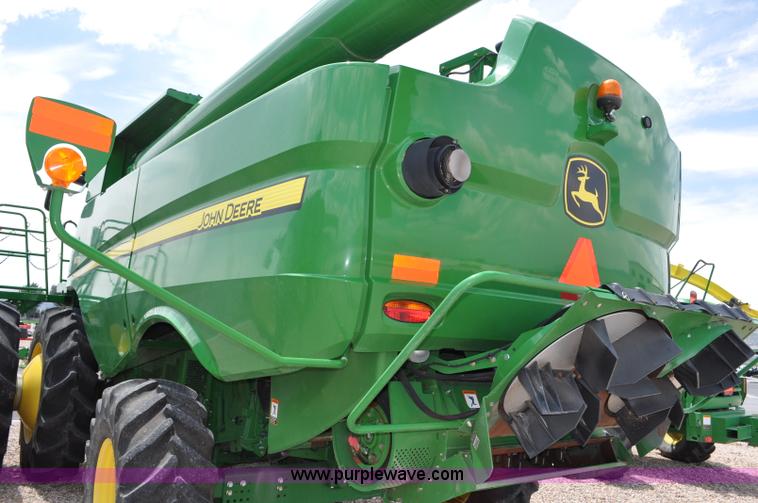 image for item G6484 2012 John Deere S670 combine