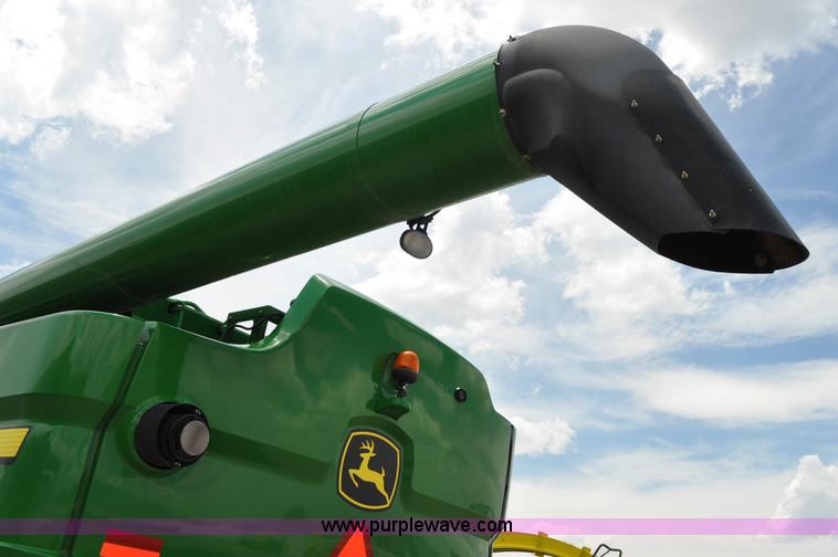 image for item G6484 2012 John Deere S670 combine