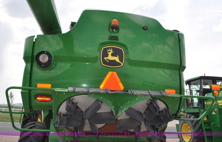 image for item G6484 2012 John Deere S670 combine