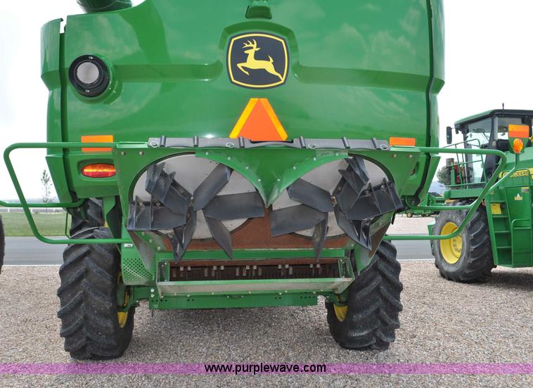 image for item G6484 2012 John Deere S670 combine