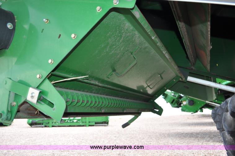 image for item G6484 2012 John Deere S670 combine