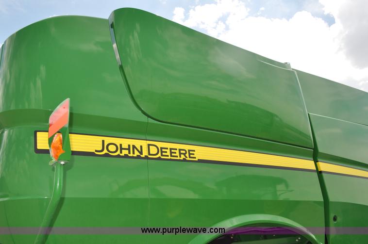 image for item G6484 2012 John Deere S670 combine