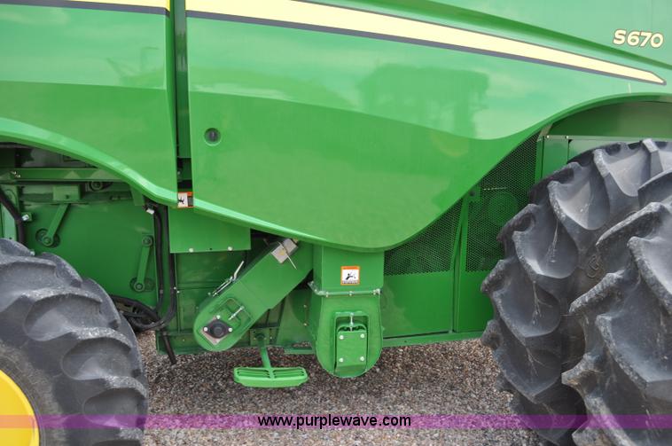 image for item G6484 2012 John Deere S670 combine