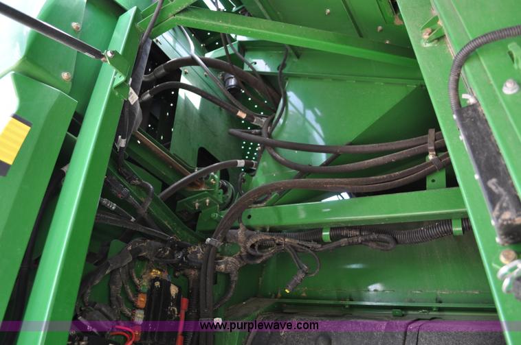 image for item G6484 2012 John Deere S670 combine