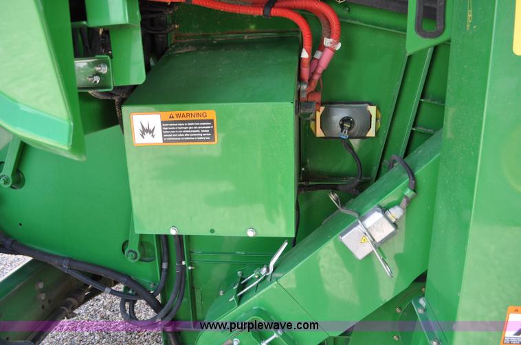 image for item G6484 2012 John Deere S670 combine