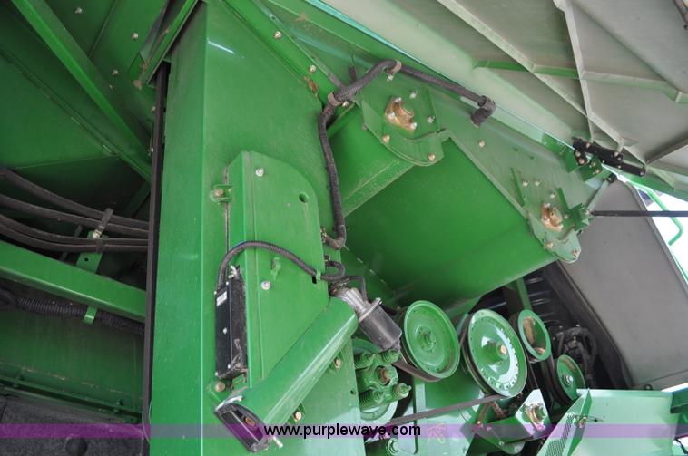 image for item G6484 2012 John Deere S670 combine
